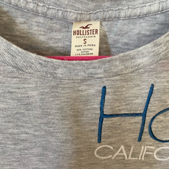 Hollister Graphic T-shirt - Picture 2 of 4